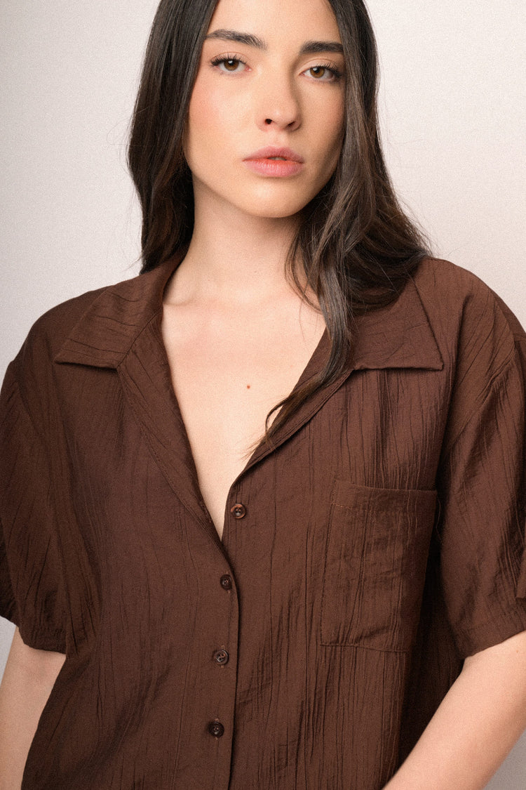 Chocolate crinkled viscose cropped shirt