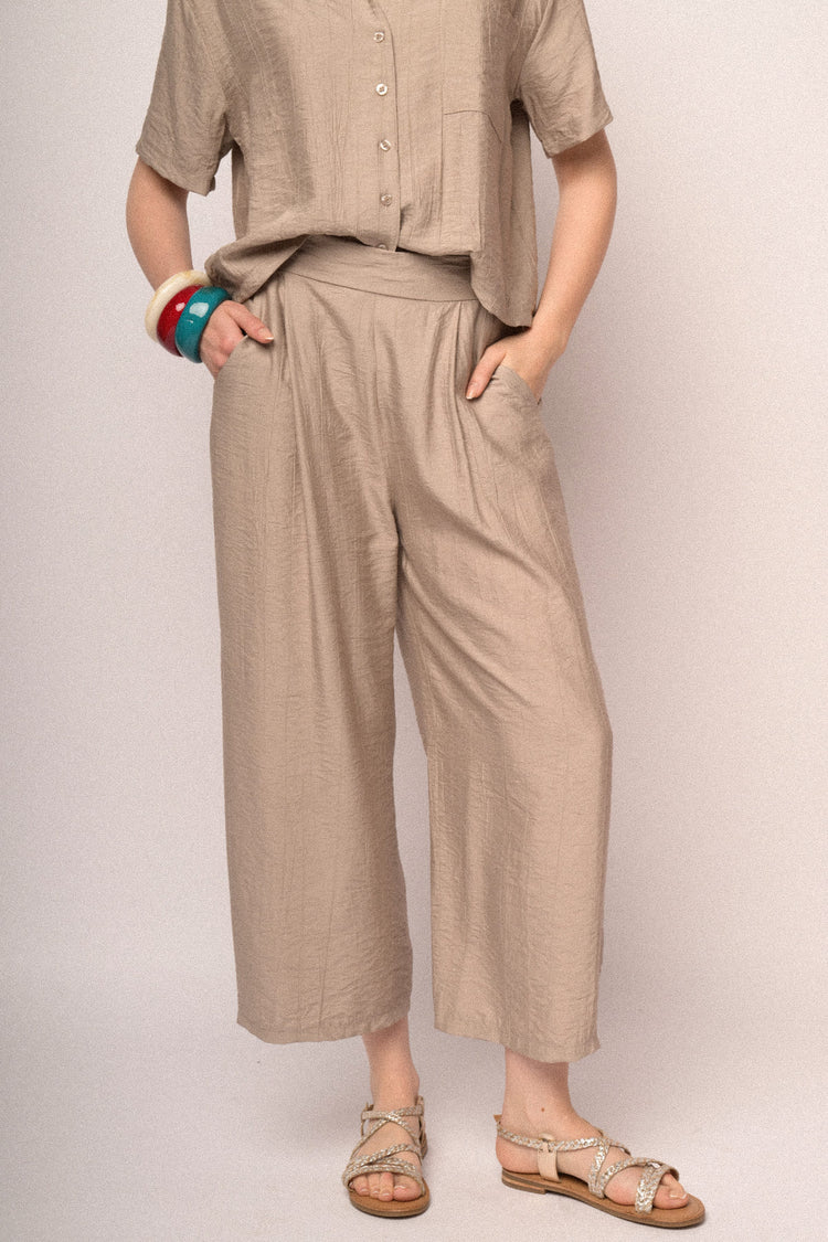 Beige crinkled viscose cropped trousers