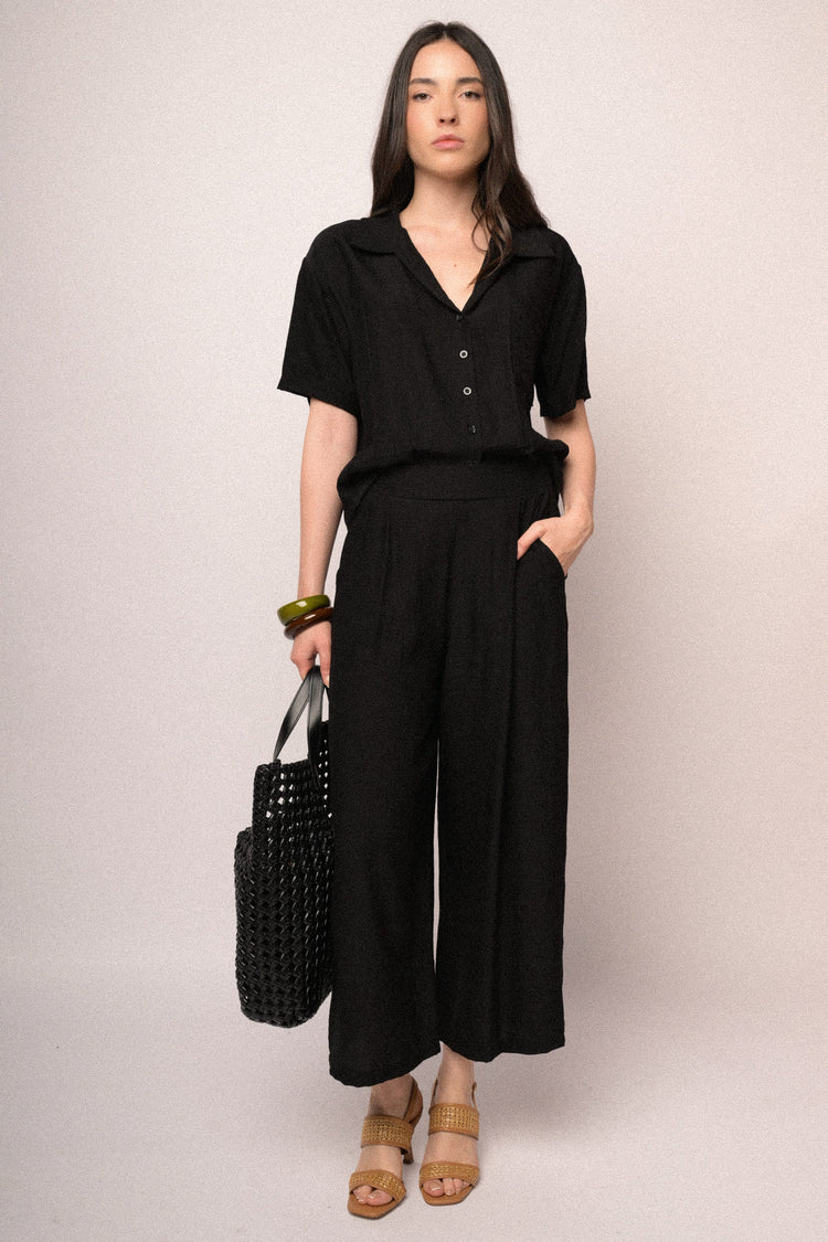 Black crinkled viscose cropped trousers