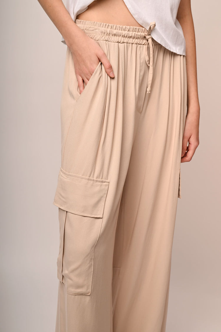 Wide-leg cargo pants