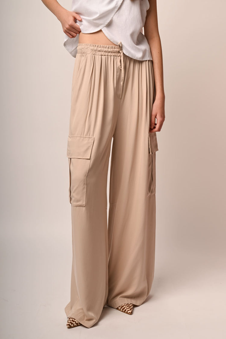 Wide-leg cargo pants