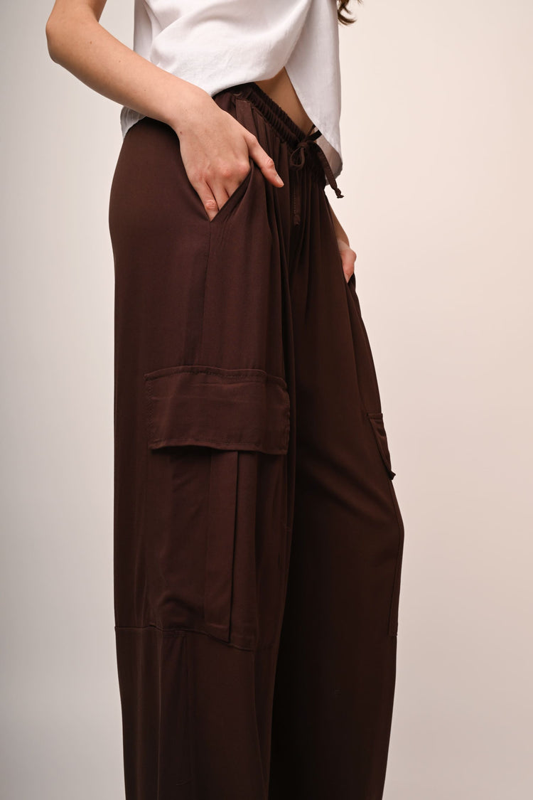 Wide-leg cargo pants