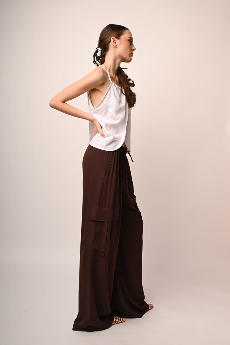 Wide-leg cargo pants