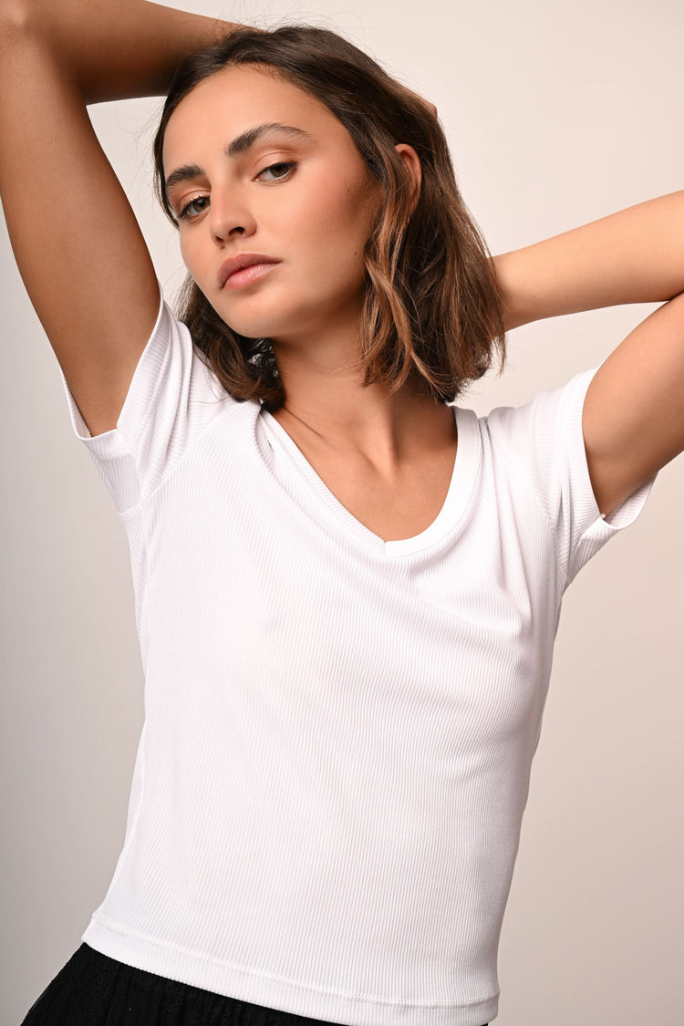 Ribbed knit V-neck t-shirt