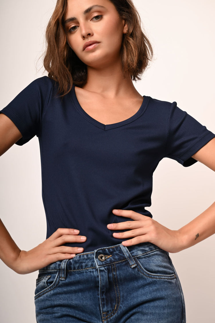 Ribbed knit V-neck t-shirt