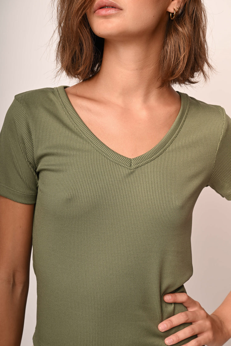Ribbed knit V-neck t-shirt