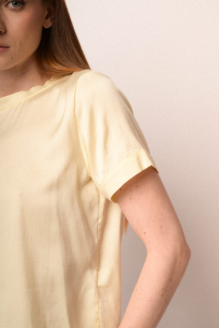 Butter yellow viscose satin t-shirt