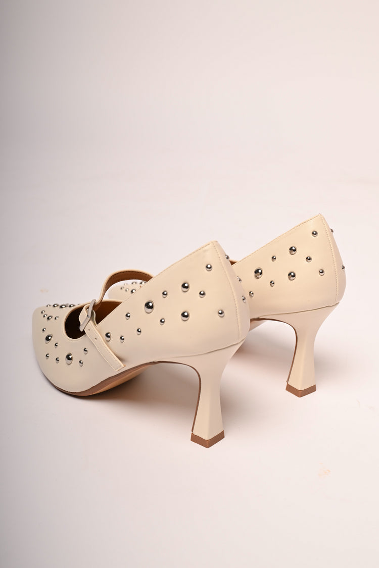 Stud-embellished pumps