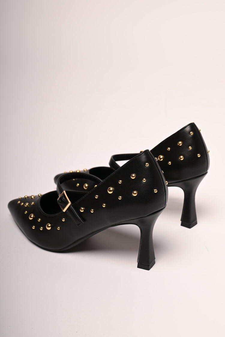 Stud-embellished pumps