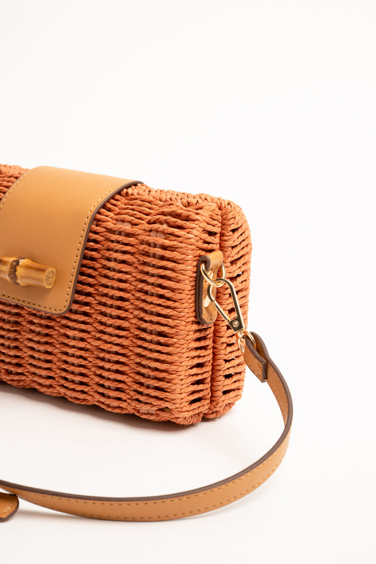 Borsa piccola in paglia arancione con alamaro