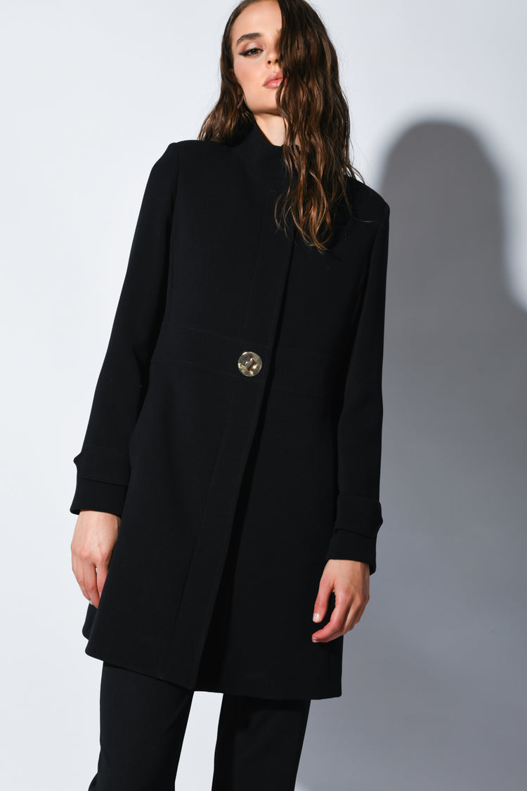 Oversized-button coat