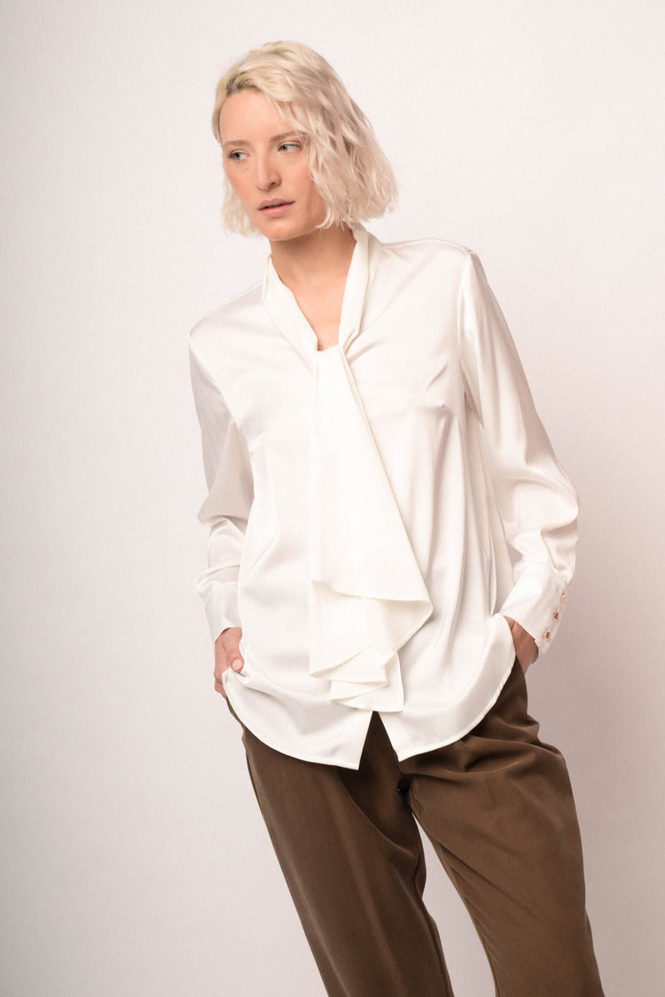 Camicia con laccio cravatta
