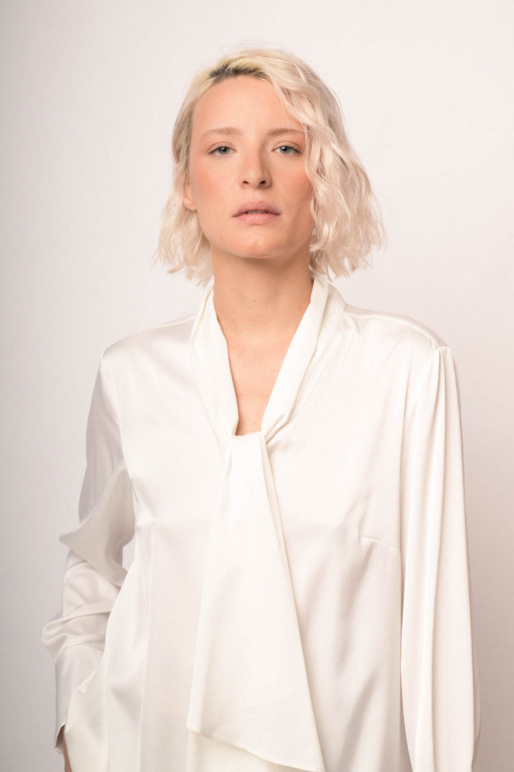 Camicia con laccio cravatta