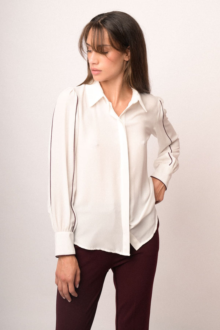 Camicia con profili bordeaux
