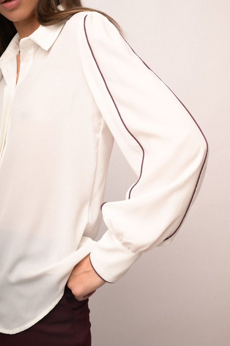 Camicia con profili bordeaux