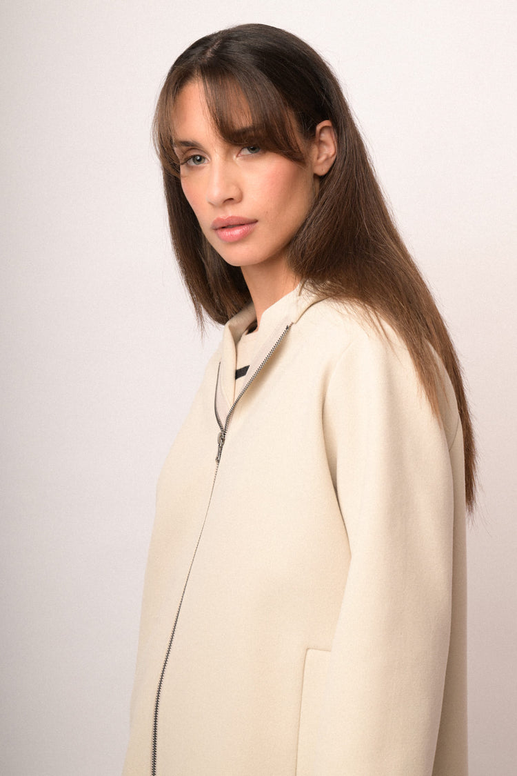 Cappotto corto con zip e cappuccio