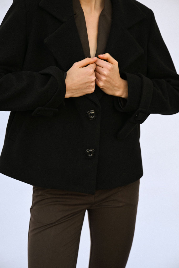 Single-breasted short coat