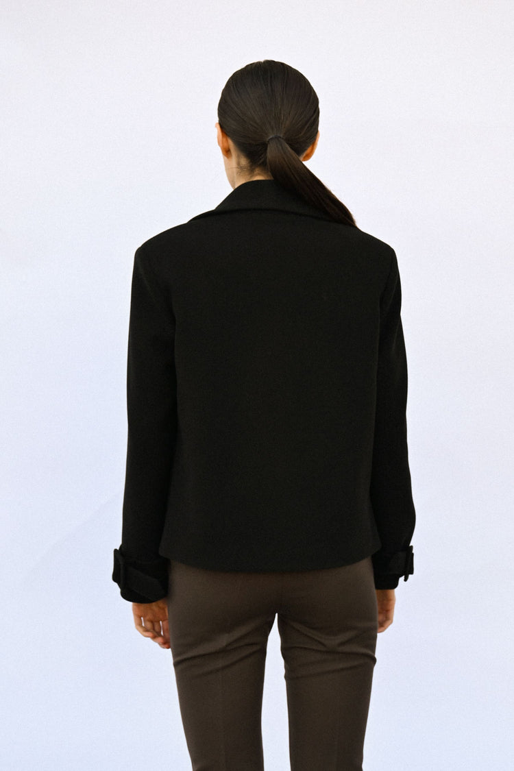 Single-breasted short coat