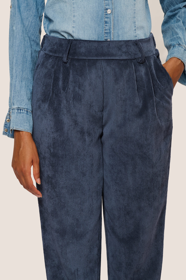 Corduroy baggy trousers