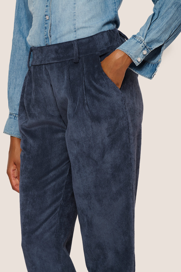 Corduroy baggy trousers