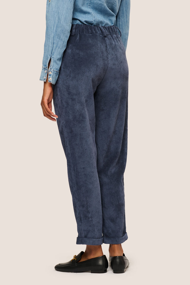 Corduroy baggy trousers
