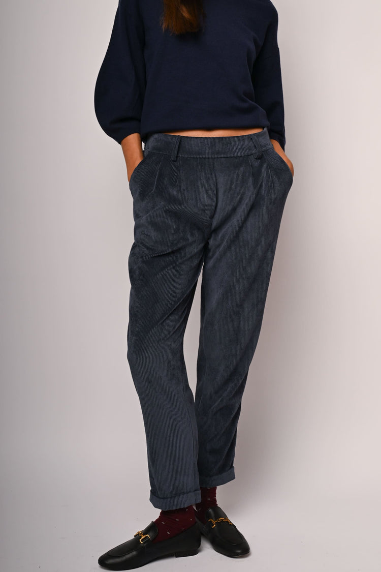Corduroy baggy trousers