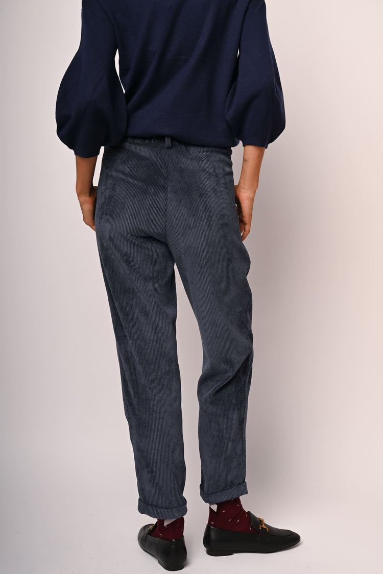 Corduroy baggy trousers