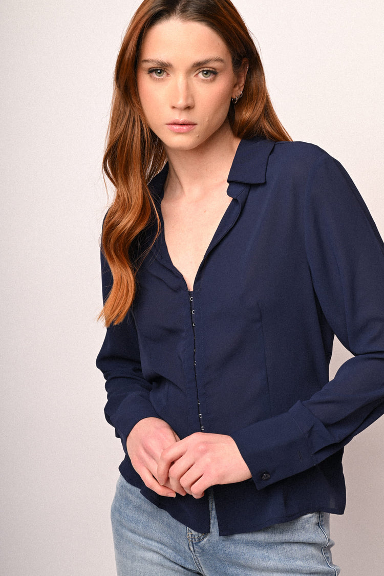 Hooks-and-eyes shirt