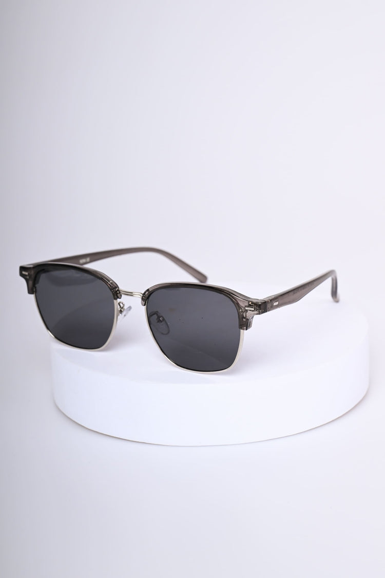Aviator style sunglasses