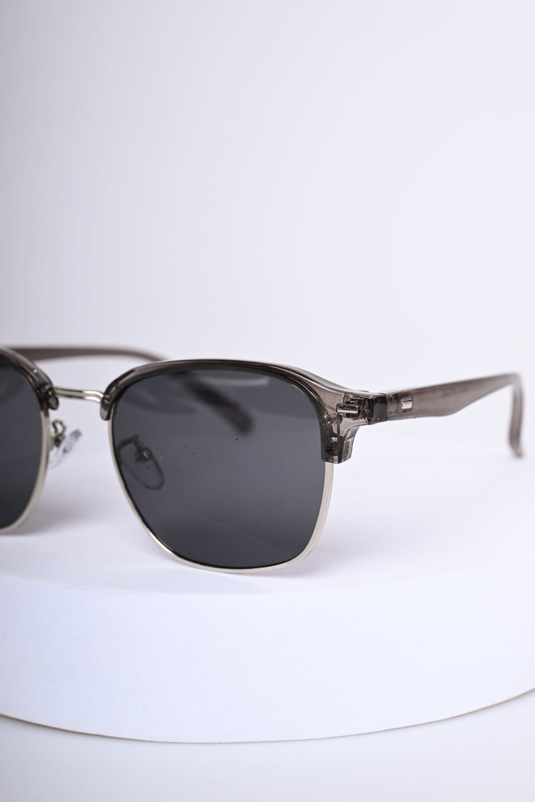 Aviator style sunglasses