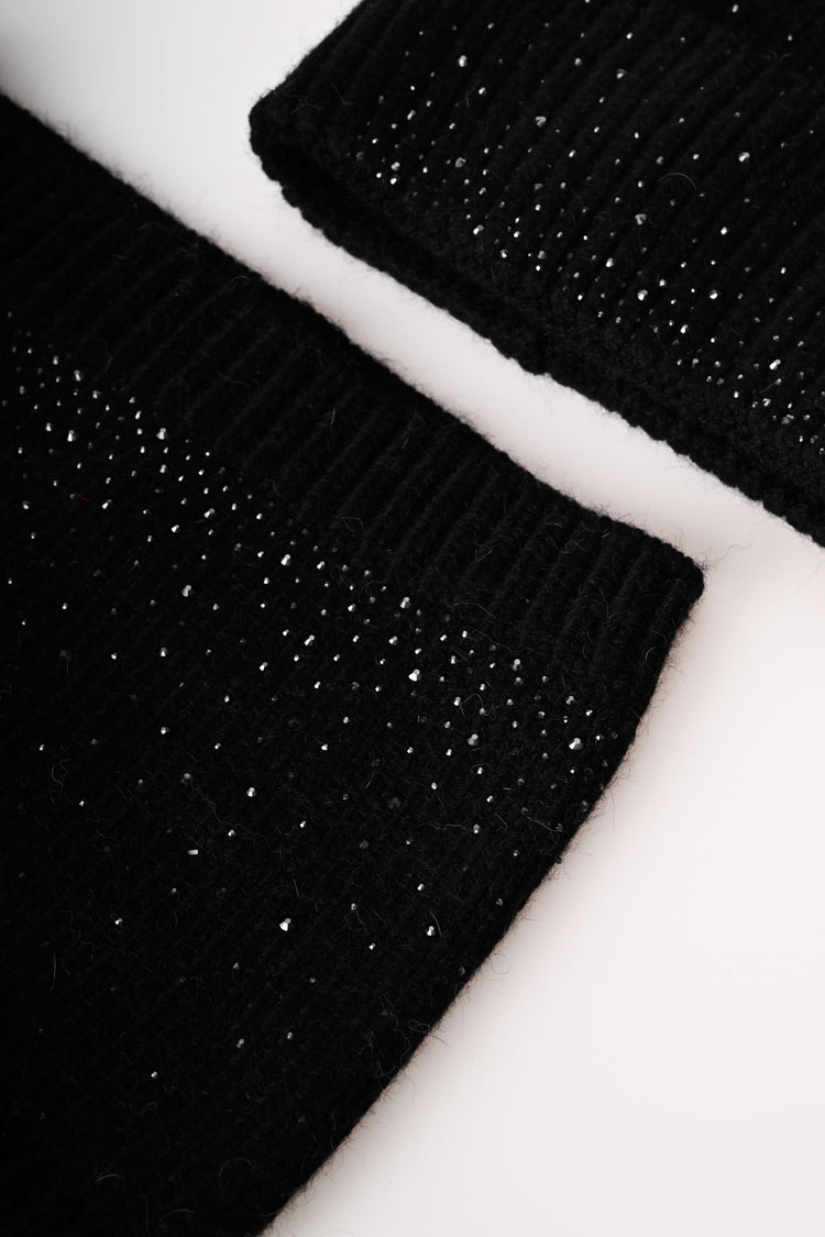 Set of rhinestone beanie and collar