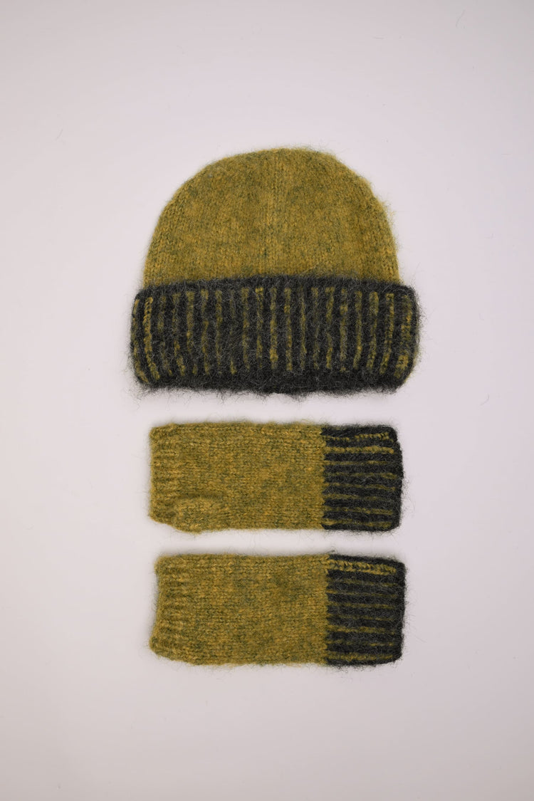 Knit hat + gloves set