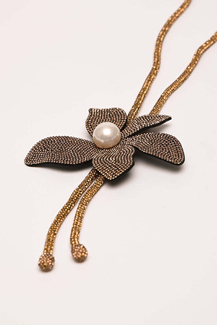 Pearl and flower long necklace