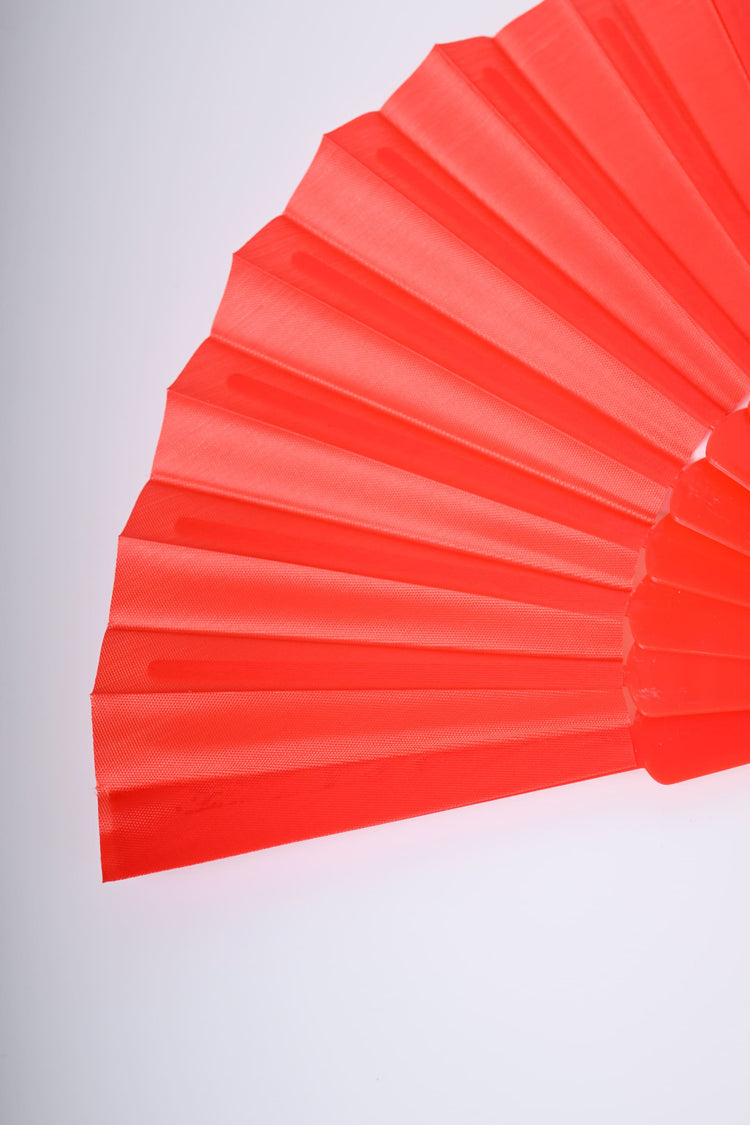 Solid color fan