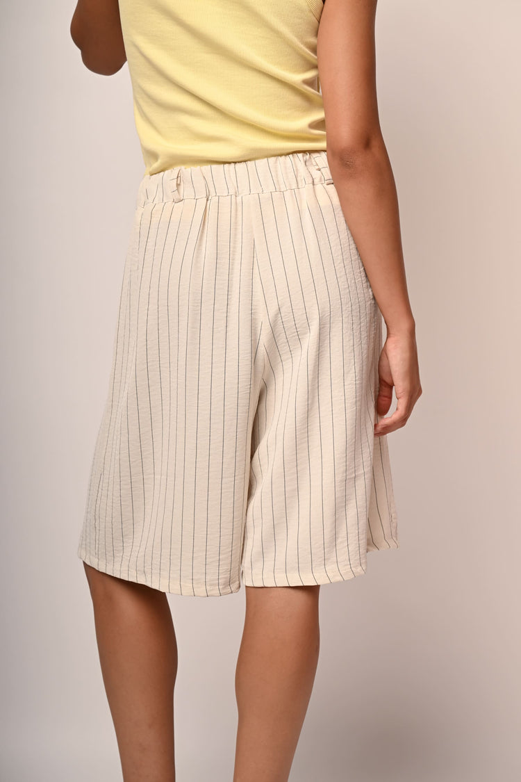 Pinstriped print bermuda