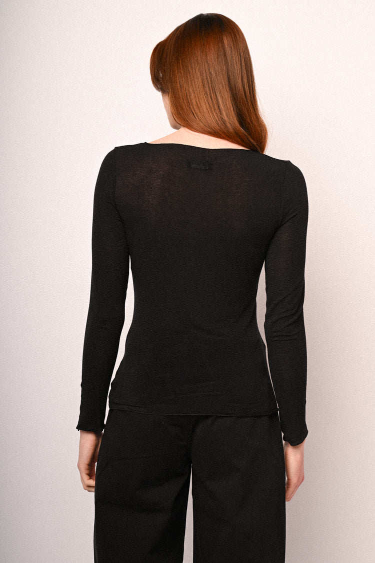 Boat neckline basic knit top