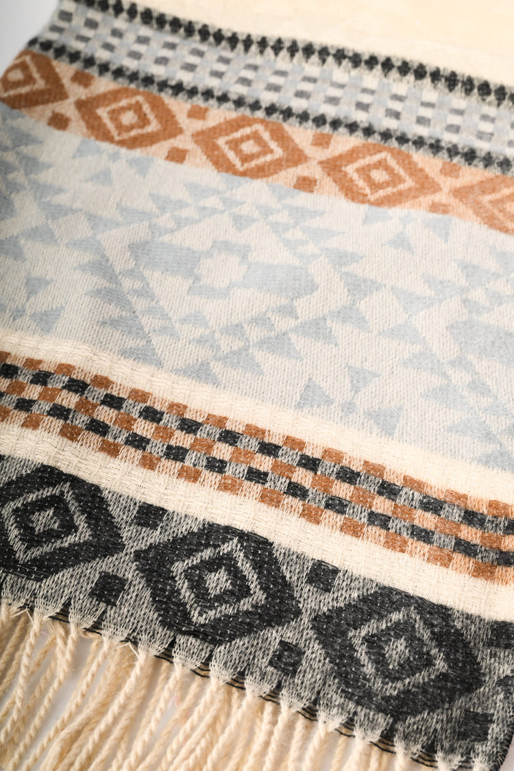 Geometric motifs jacquard scarf