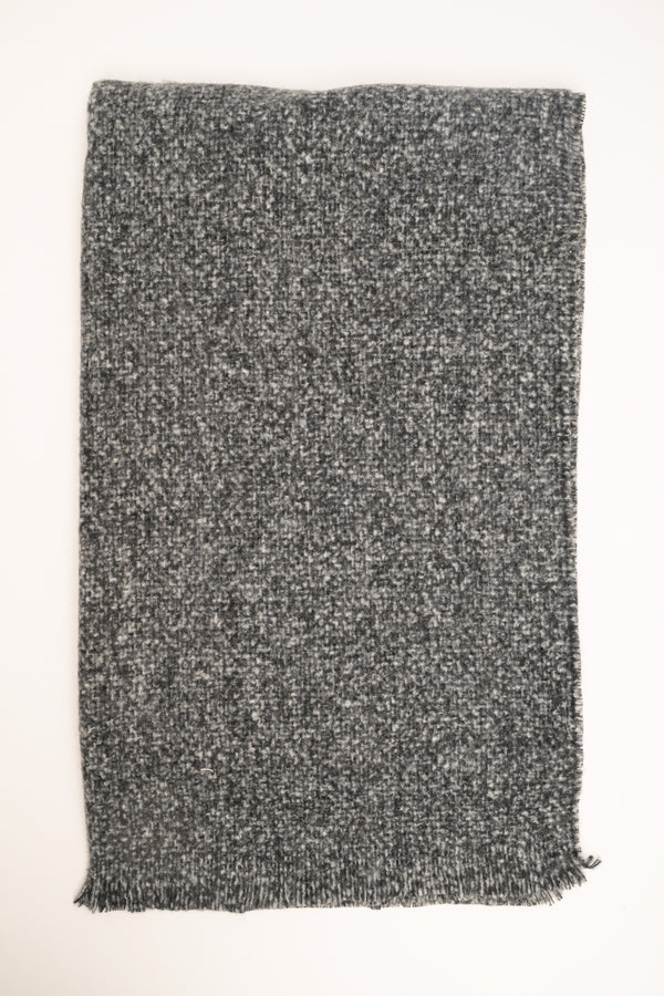 Grey speckled scarf with fringe