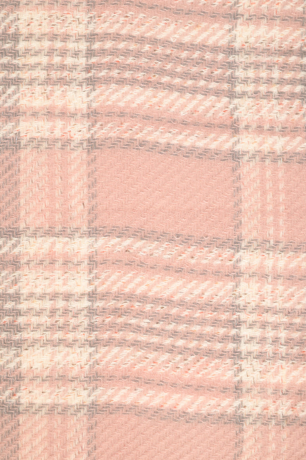 Pink-grey checked scarf with fringe