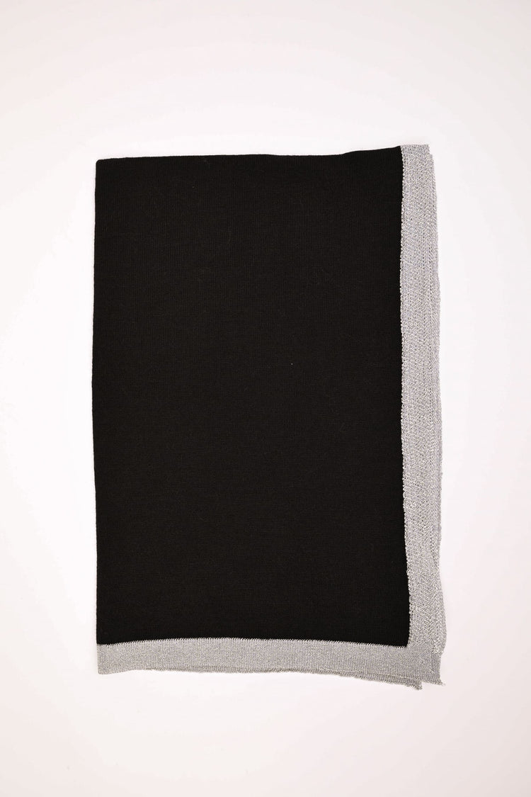 Contrast edge scarf