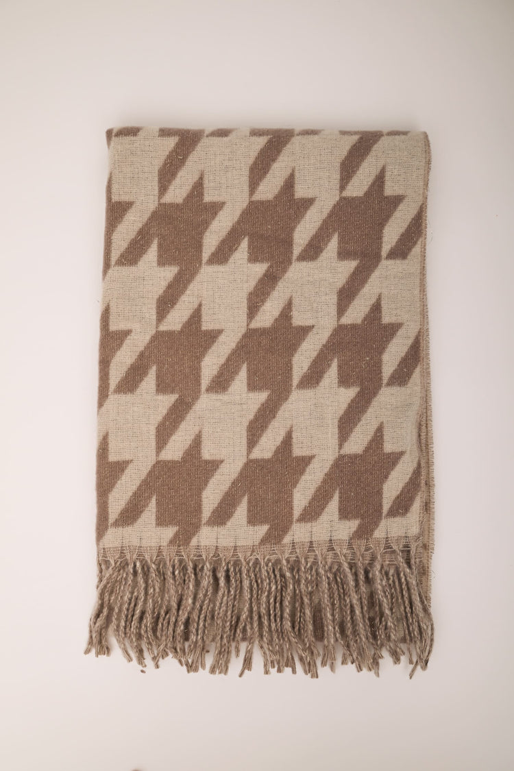 Houndstooth motif scarf