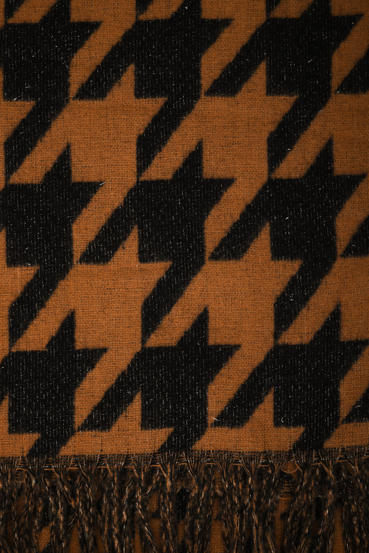 Houndstooth motif scarf