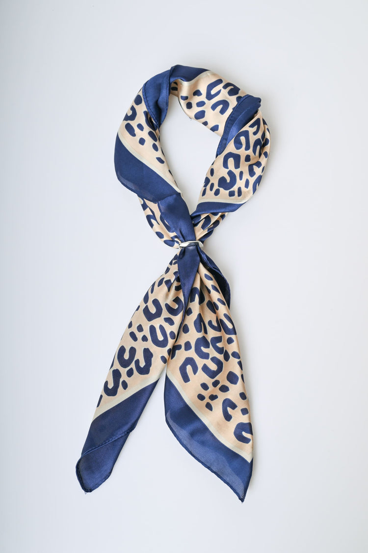 Animalier print scarf