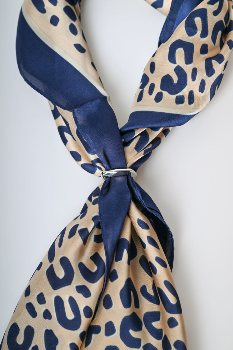 Animalier print scarf