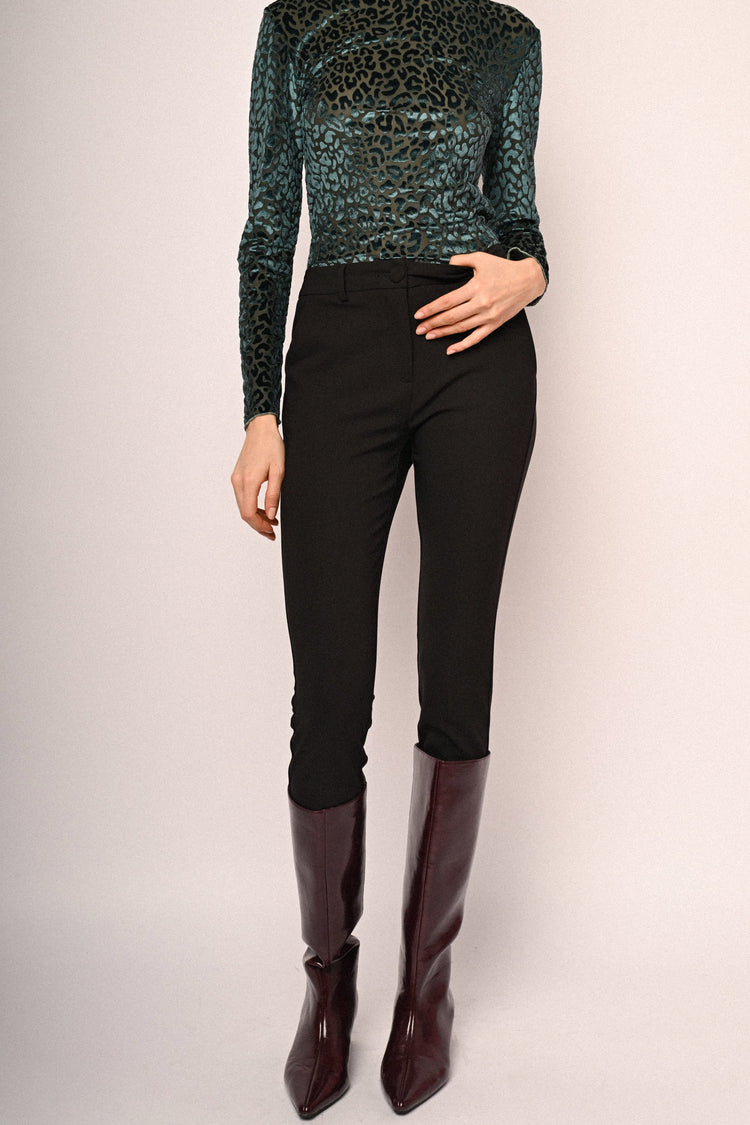Slim-fit basic trousers
