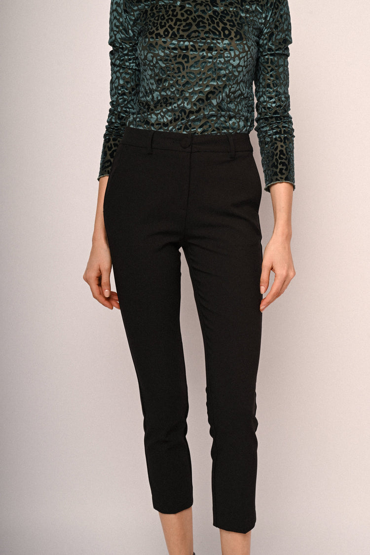 Slim-fit basic trousers