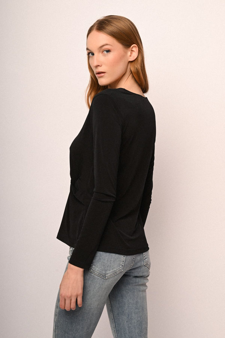 Knot long-sleeved top