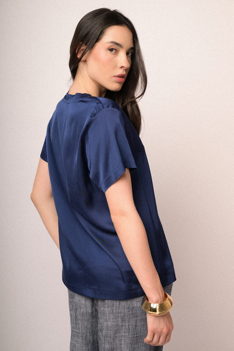 Blue satin viscose V-neck basic t-shirt