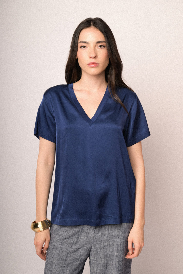 Blue satin viscose V-neck basic t-shirt