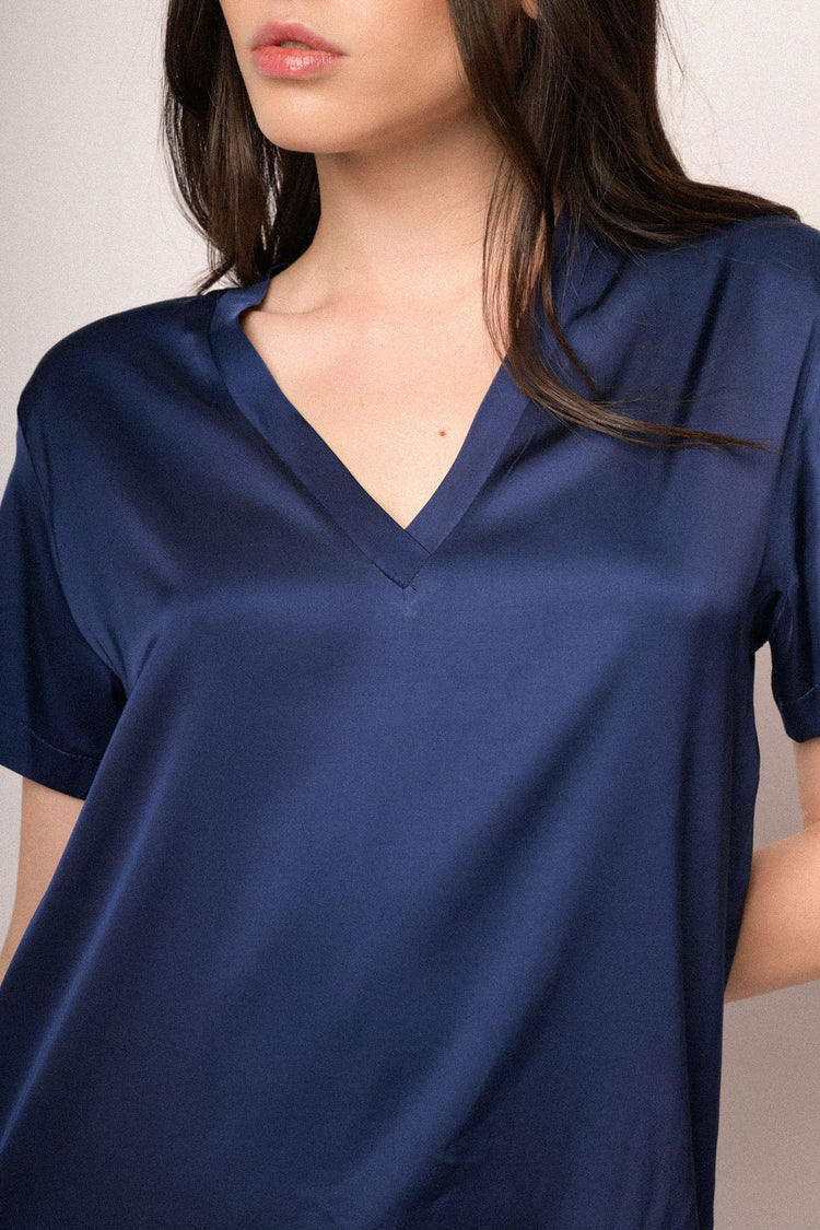 Blue satin viscose V-neck basic t-shirt